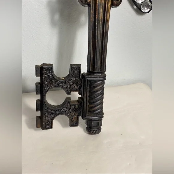 Set of Two MCM wall hanging skeleton keys decor Dart Industries 24” & 18” - Picture 3 of 9